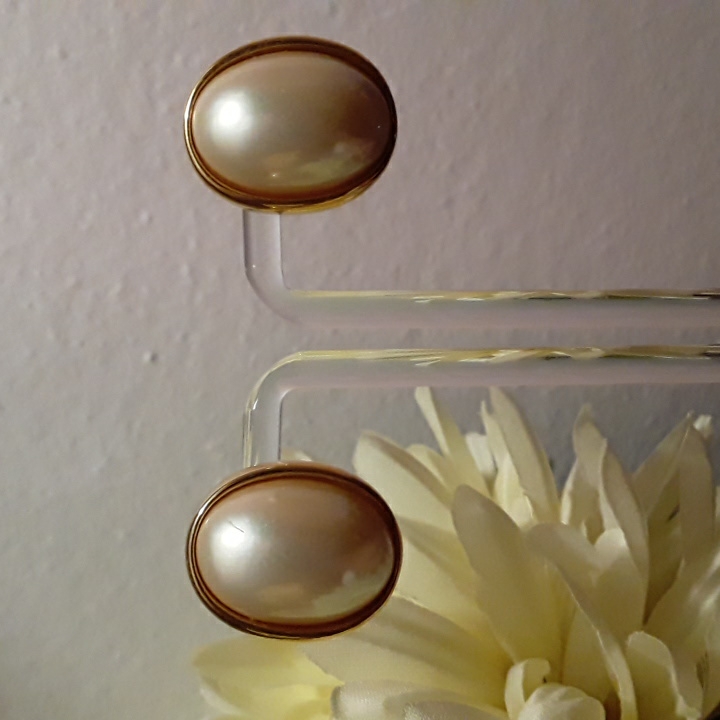 80s Tat Faux Pearl Oval Cabochon, Gold Tone, Posts